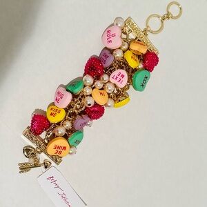 Betsey Johnson NWT Valentines Sweetheart Toggle Bracelet